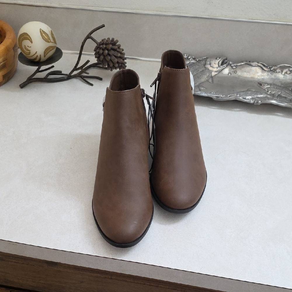 St. John's Bay Brown 10M Ankle Booties